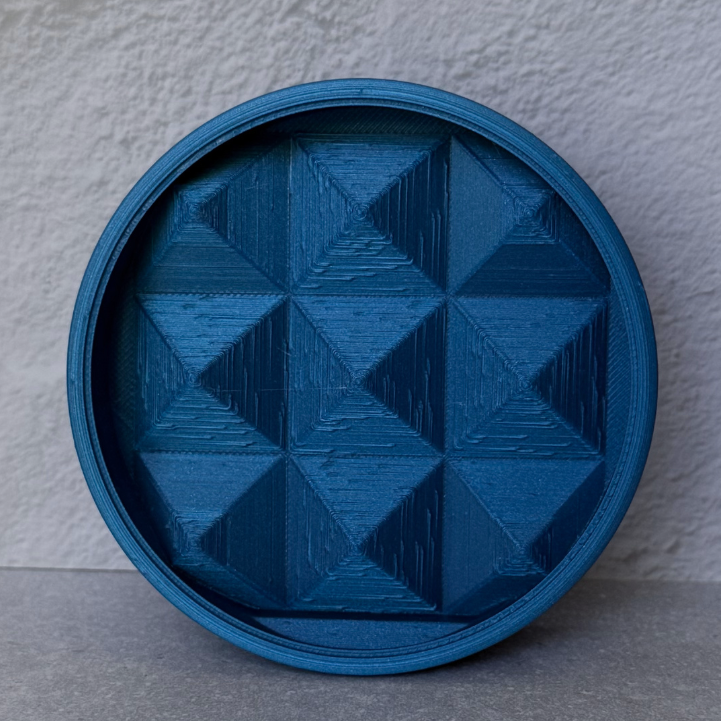Inspired by the proportions of the Great Pyramid of Giza, the PLA pyramid array is carefully designed to preserve its geometric harmony. A discreet integrated halo supports and centers the solid copper disk while preventing direct contact with the pyramid tips.

Sized to accommodate most glasses, cups, and water bottles, the platform offers a balanced and practical surface for daily use.